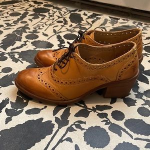 Frye Oxford heels